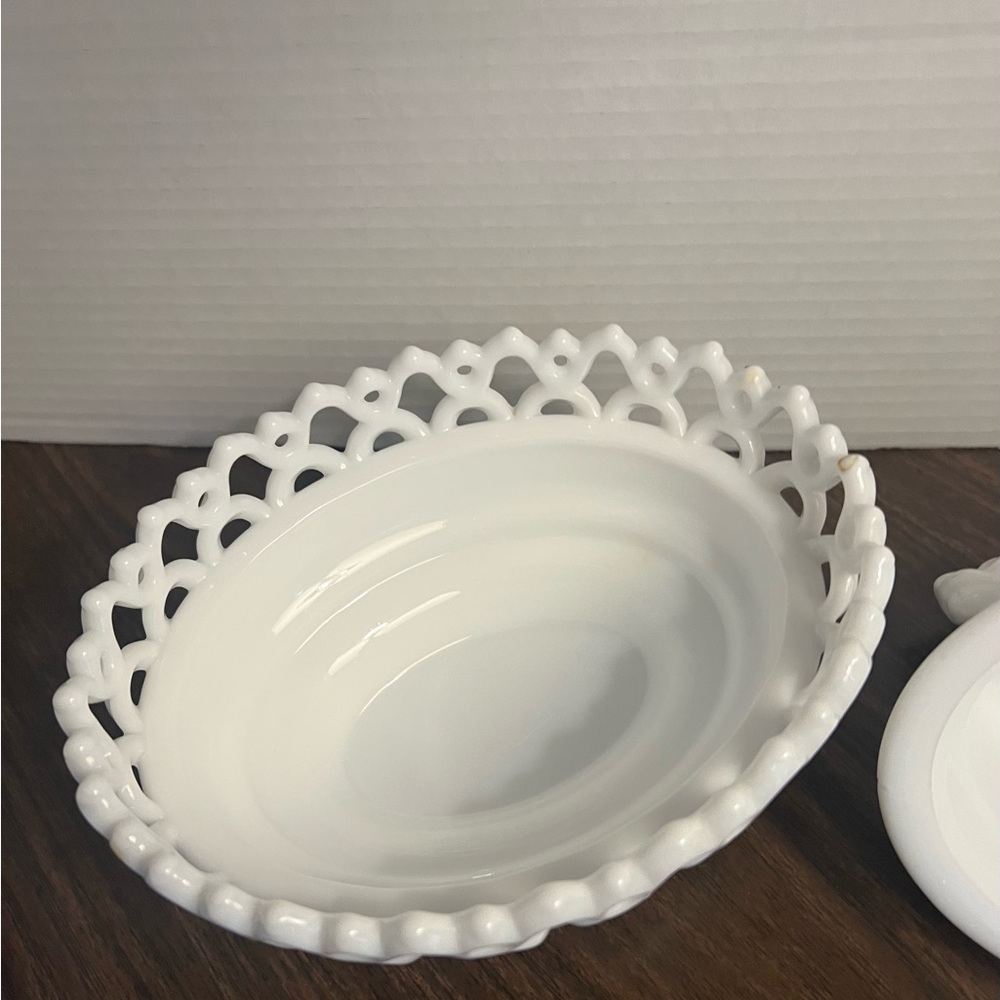 Vintage Westmoreland Milk glass - Picture 5 of 9